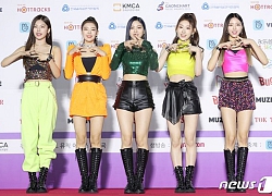 Phản ứng đậm chất fan girl của Chaeryeong (ITZY) khi được thần tượng Taeyeon (SNSD) tương tác