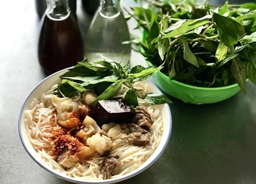 Quán bún bò rau răm gia truyền