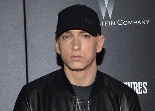 Eminem bất ngờ tung ra album gây sốc: Tràn ngập kinh dị, đâm chém, súng đạn!