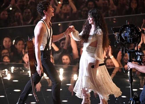 Vắng bóng Shawn Mendes, Camila Cabello "đơn thân lẻ bóng" tại sân khấu Grammy 2020?