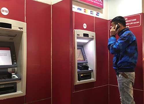 Cận Tết, nhiều cây ATM không rút được tiền