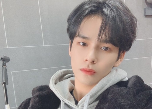 Fan 'giật mình' với hình ảnh thực tập sinh mới của Starship Ent vì giống Ong Seongwu (Wanna One) đến ngỡ ngàng