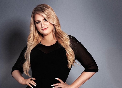 Hai tuần trước khi ra mắt album "Treat Myself", Meghan Trainor đã trình làng đĩa đơn "Blink"