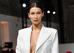 Bella Hadid "lột xác" với mốt không nội y táo bạo trên sàn catwalk