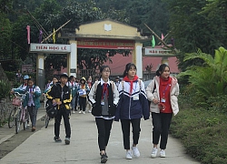 Chỉ một tấm thiệp hay bông hoa rừng cũng chan chứa tình cảm thầy trò