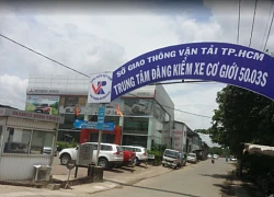 Hai đăng kiểm viên vòi tiền chủ xe