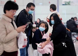 Lo ngại virus corona, phi hành đoàn Cathay đeo khẩu trang trên chuyến bay