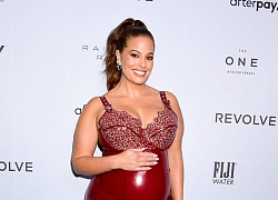 Mẫu ngoại cỡ Ashley Graham có thói quen nguy hiểm khi mang bầu