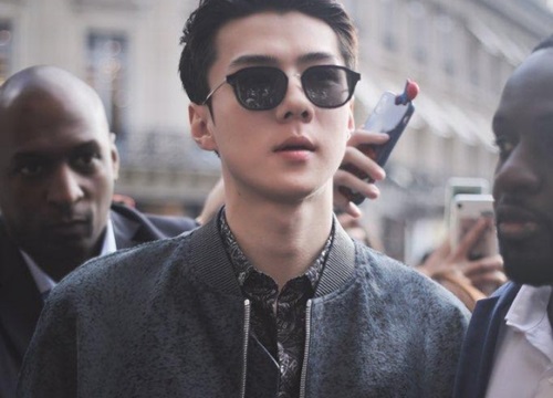 Sehun with The CEO of Louis Vuitton in France  Sehun