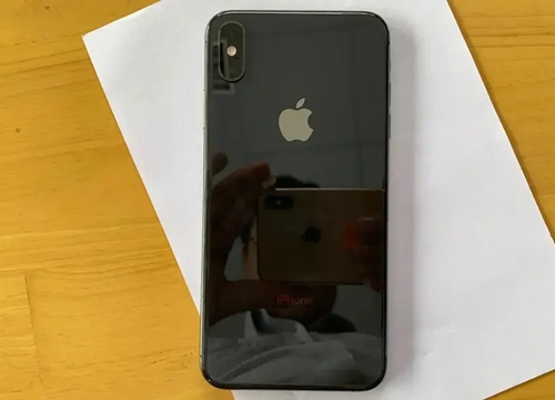 Không đủ tiền sắm iPhone 11, có nên chọn mua iPhone XS để chơi Tết?