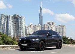 SUV tiên phong Maserati Levante tăng tốc bất ngờ trên phố Sài thành