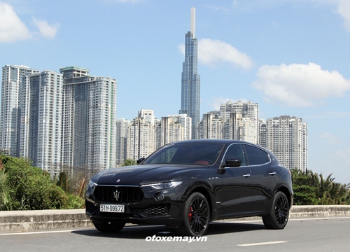 SUV tiên phong Maserati Levante tăng tốc bất ngờ trên phố Sài thành