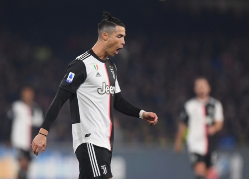 Ronaldo ghi bàn, Juventus vẫn để thua Napoli