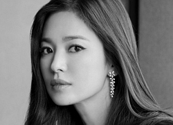 Song Hye Kyo leo top Naver khi chia sẻ ảnh đón Tết độc thân đầu tiên sau khi ly hôn Song Joong Ki