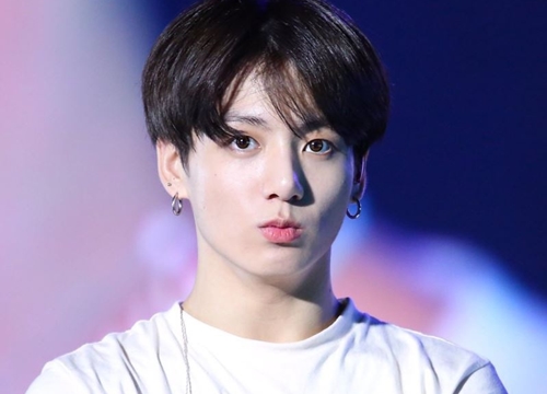 Jung Kook (BTS) và những lần khoe cơ bụng trên sân khấu