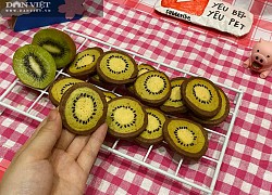 Mẹ con hào hứng vào bếp làm bánh quy hình trái kiwi đẹp mắt, thơm ngon