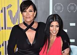 Mẹ con Kris Jenner bị kiện quấy rối tình dục