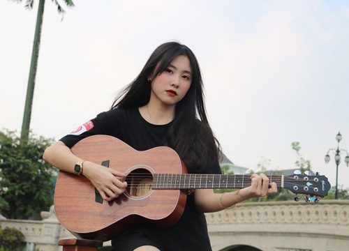 Ngẩn ngơ trước vẻ đẹp trong veo của những nữ sinh chơi guitar tại HUTECH