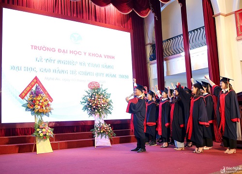 Trường Đại học Y khoa Vinh: 649 sinh viên đại học, cao đẳng hệ chính quy được trao Bằng tốt nghiệp