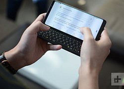Bao lâu rồi bạn chưa thấy một smartphone trượt có bàn phím QWERTY độc đáo?