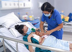Bé gái Long An sinh "cực non" chỉ nặng 700gram, được bác sĩ cứu sống ngoạn mục