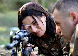 Chiến sự Nagorno-Karabakh: Phu nhân thủ tướng Armenia tuyên bố xuất trận, bảo vệ biên giới