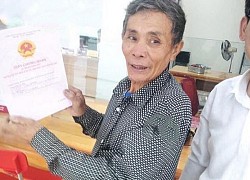 Cụ ông được hỗ trợ 200 triệu đồng đã trả nợ ngân hàng và lấy sổ đỏ về