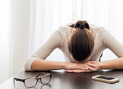 Dấu hiệu cho thấy cơ thể đang thiếu canxi: Mất ngủ, hay bị chuột rút