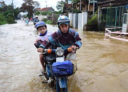 Giải cứu thành công 13 công nhân mắc kẹt giữa sông ở Quảng Ngãi