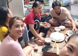 Quảng Nam: Người phụ nữ cho gần 20 bà con trú ẩn trước cơn bão số 9, còn chiêu đãi ăn uống thịnh soạn khiến ai cũng ấm lòng