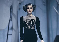 Lương Thùy Linh và dàn mẫu nữ catwalk nhưng khán giả "tái mặt"