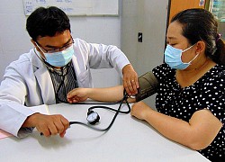 Tốt nghiệp bác sĩ nhiều năm nhưng vẫn hưởng lương y sĩ
