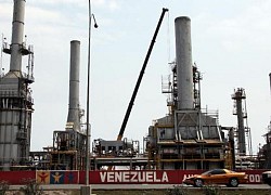 Venezuela bị khủng bố tấn công nhà máy lọc dầu