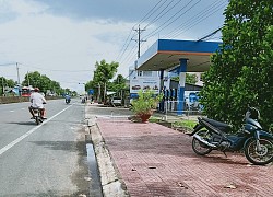 Xe 7 chỗ lao kinh hoàng lên vỉa hè đâm bà cụ, camera hé lộ hành động gây phẫn nộ cách hiện trường 300m
