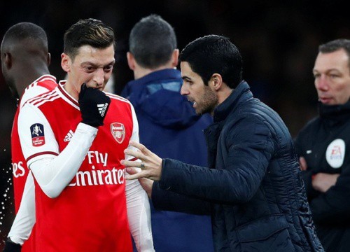 Arteta: 'Tôi trao cho Oezil nhiều cơ hội nhất có thể'