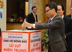 Bộ trưởng Phùng Xuân Nhạ: Đảm bảo tất cả học sinh vùng lũ có sách đến trường