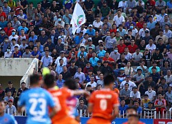 CĐV Bình Định đến sân chật kín chờ đội nhà thăng hạng V.League