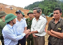 Đưa người thân nạn nhân mất tích trong vụ sạt lở tại Rào Trăng 3 vào hiện trường