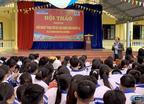 "Hôm nay em tự hào về trường, ngày mai trường tự hào về em"