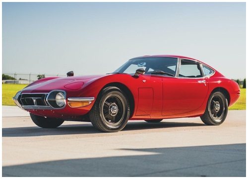 Toyota 2000GT đời 1967 được bán đấu giá hơn 900.000 USD