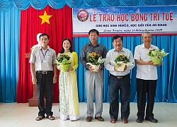 Trao học bổng quỹ Học bổng Từ thiện trí tuệ năm học 2020- 2021