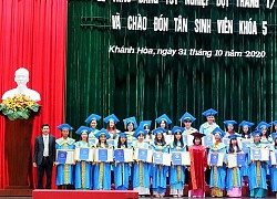 Trường Đại học Khánh Hòa trao bằng tốt nghiệp cho 382 sinh viên và chào đón hơn 900 tân sinh viên