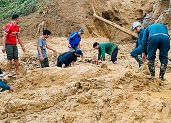 Vụ sạt lở ở Phước Sơn: Chốt phương án băng rừng cõng hàng tiếp tế vào khu vực bị cô lập