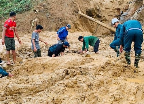 Vụ sạt lở ở Phước Sơn: Chốt phương án băng rừng cõng hàng tiếp tế vào khu vực bị cô lập