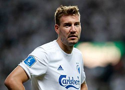 Bendtner khiến Bruce sốc nặng vì ăn chơi kín tuần