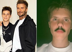 Cậu út nhà Becks bị bố trêu vì gắn ria mép giả