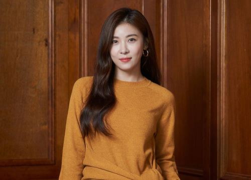 'Hoàng hậu Ki' Ha Ji Won hé lộ chuyện kết hôn ở tuổi 43