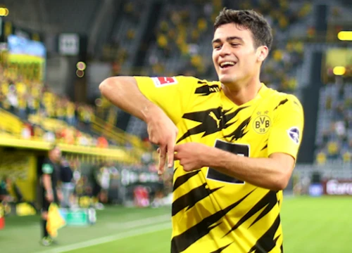 Lập hat-trick kiến tạo, sao trẻ 17 tuổi làm nên lịch sử ở Dortmund