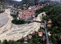 Lũ cuốn quan tài từ Italy sang Pháp