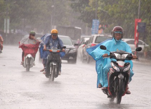 Miền Trung đối mặt 2 áp thấp nhiệt nhiệt đới, mưa 500 - 700 mm